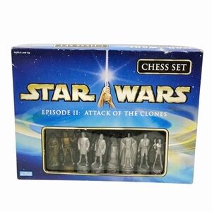 WOW *Star Wars Episode II: Attack Of The Clones Chess Set by Parker Bros. (32pc)